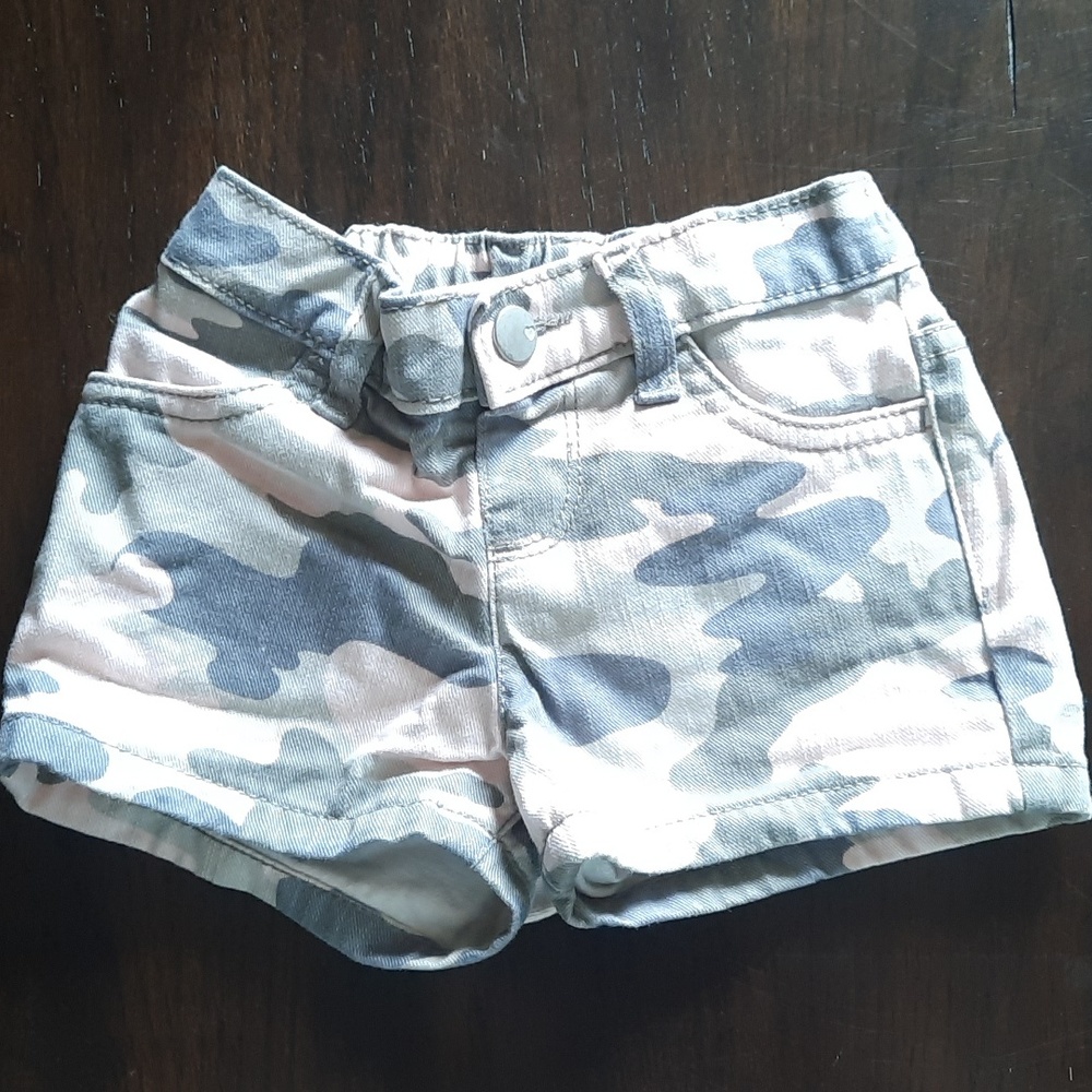 Pink Camouflage Girls shorts
